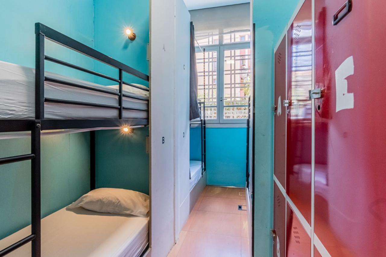 Lit dans Dortoir pour Femmes de 8 Lits